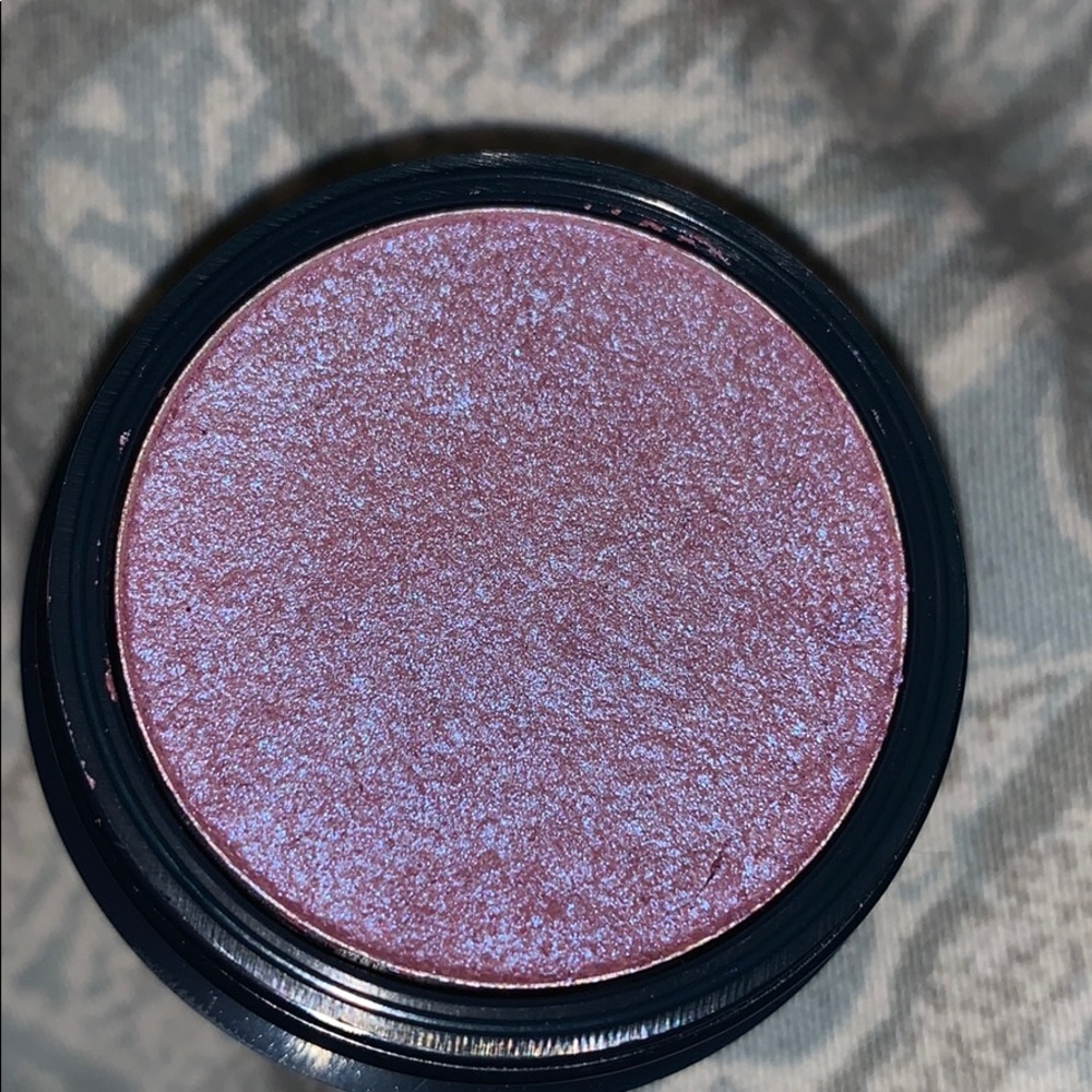 Eye shadow